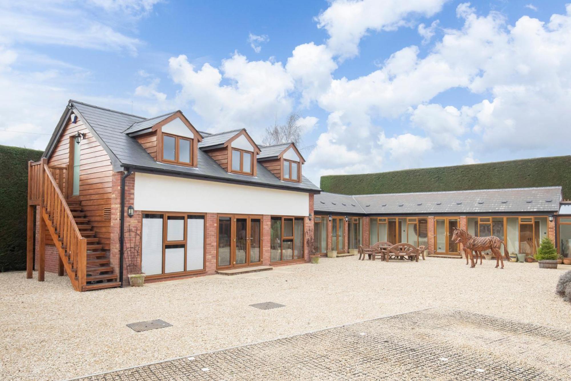 Stable Lodge - Boutique Bed & Breakfast Shurdington Exterior photo