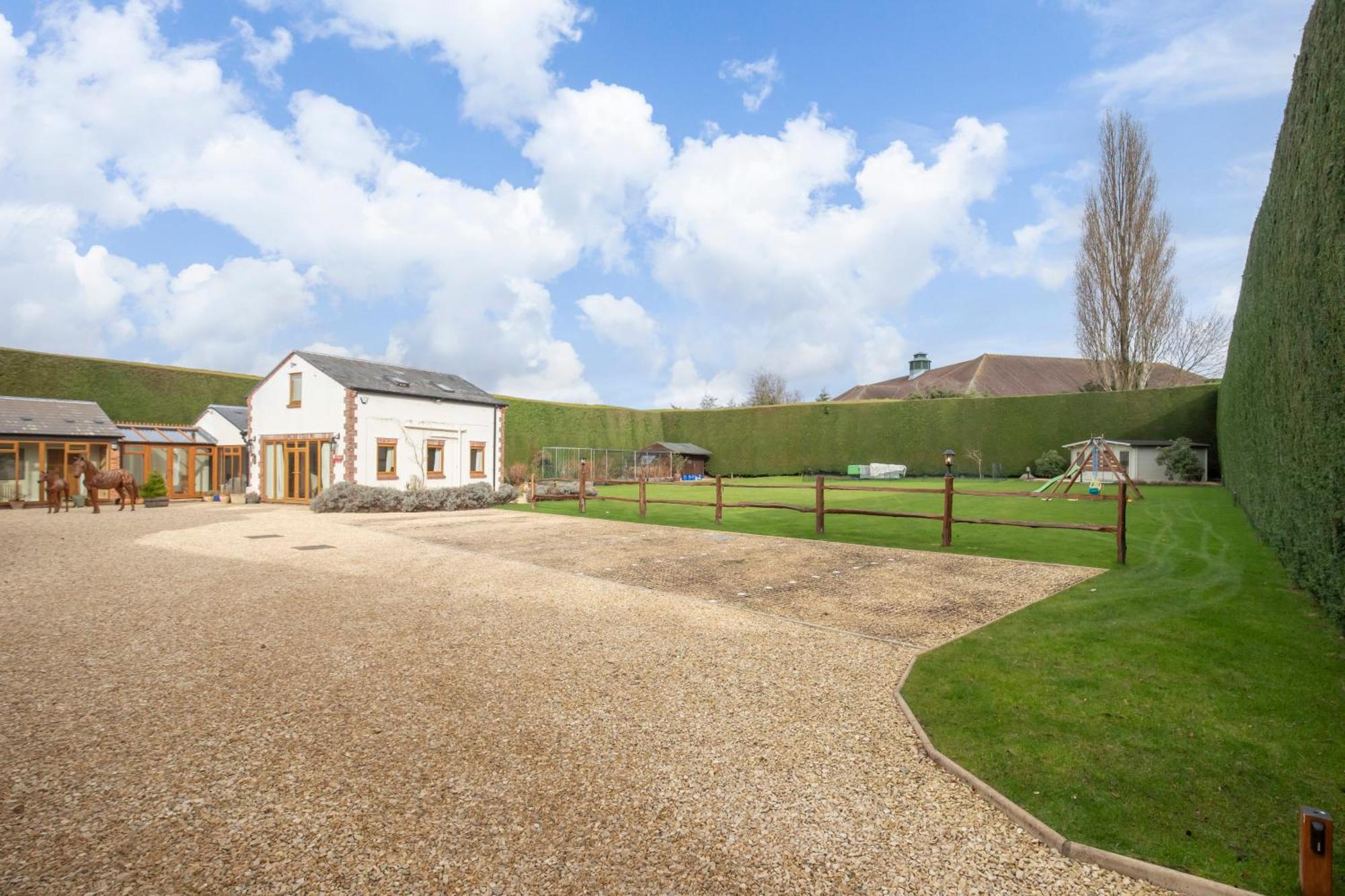 Stable Lodge - Boutique Bed & Breakfast Shurdington Exterior photo