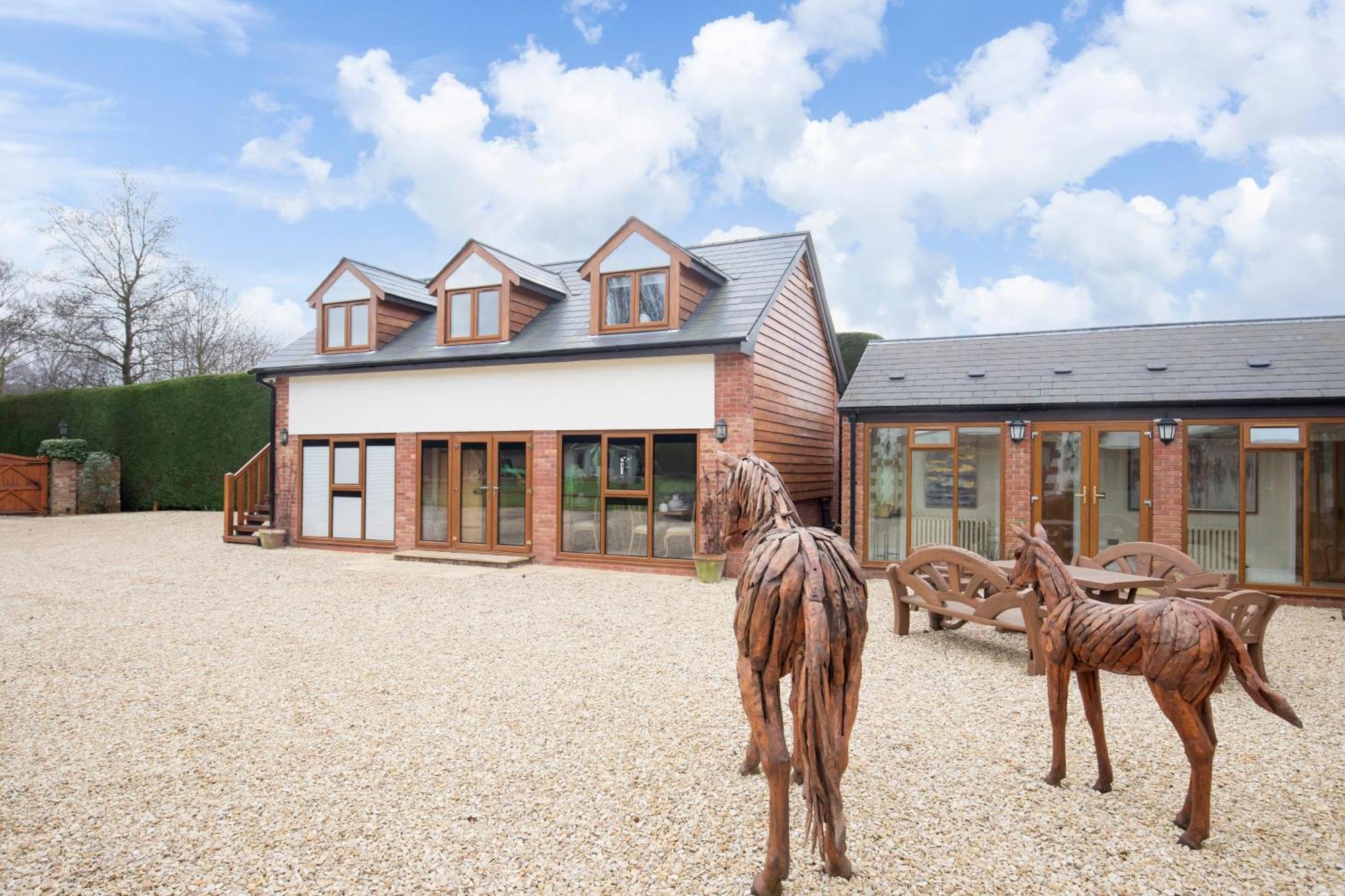 Stable Lodge - Boutique Bed & Breakfast Shurdington Exterior photo